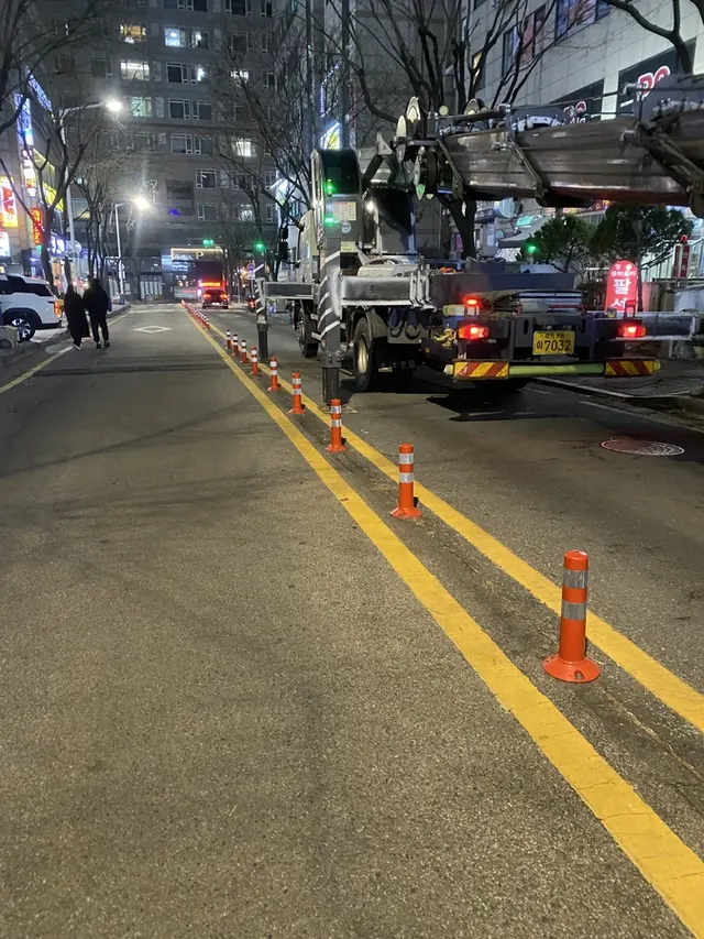 도로 차선 규제봉 시공 현장